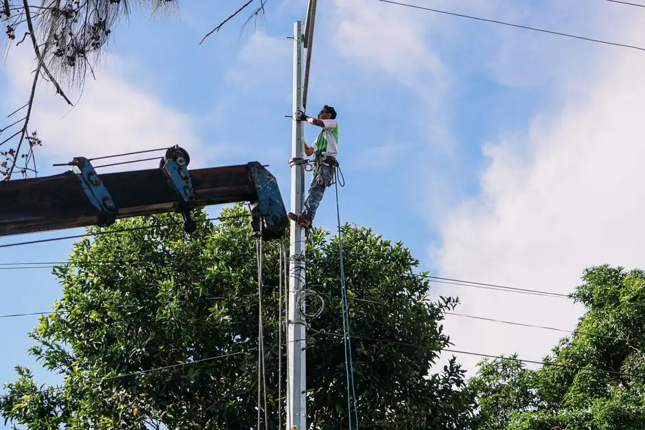 Gas line technician at work in Cimarron Hills near downtown Georgetown, TX